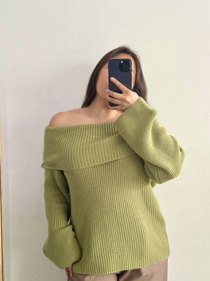 Chompa off shoulder