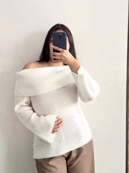 Chompa off shoulder