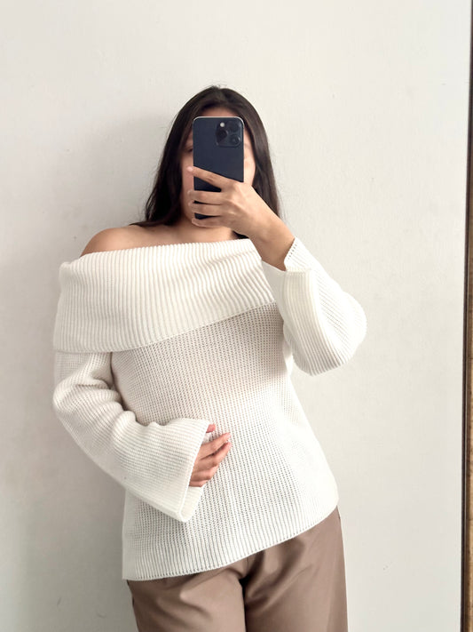 Chompa off shoulder